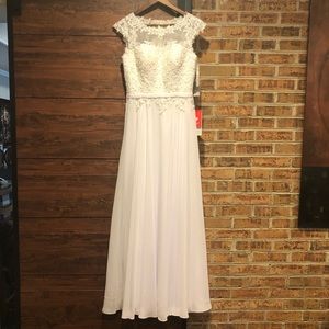 NWT JJs House Wedding Dress white size 6